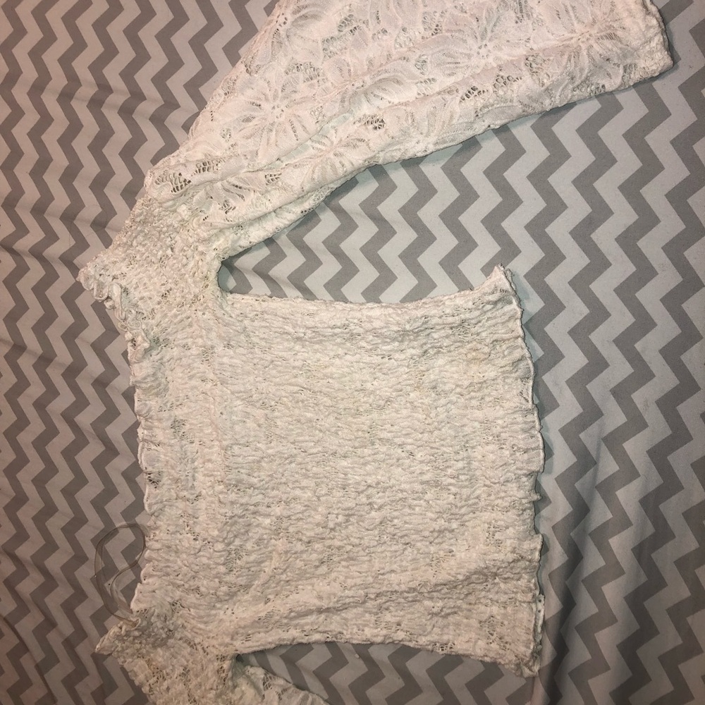 adorable white lace top with flowy sleeves